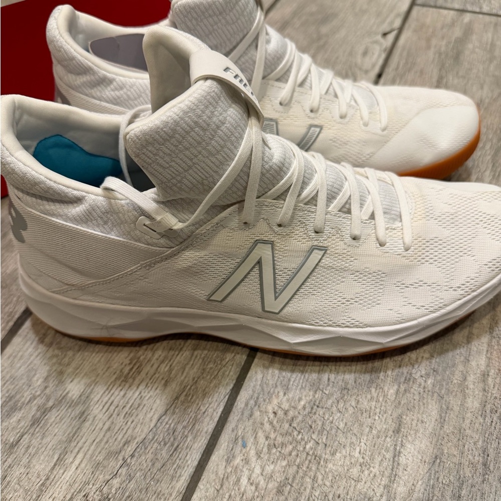 New Balance Men's White and Silver Athletic Shoes